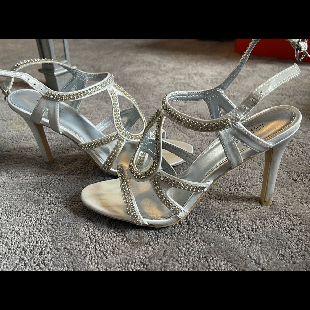 Womens silver white heels